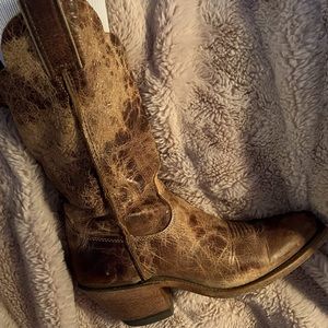 Justin’s Women’s Bent Rail Distressed Cowboy boots